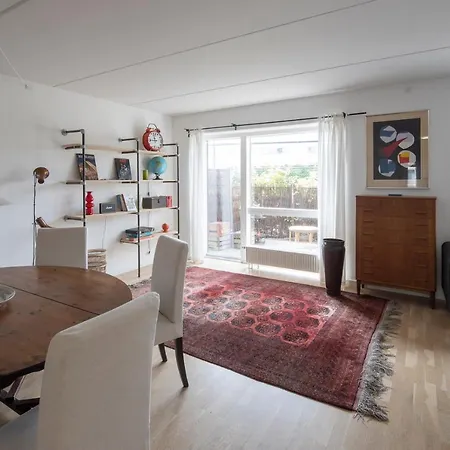 Spacious Beachside Apartment
