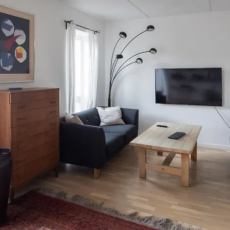 Spacious Beachside Apartment